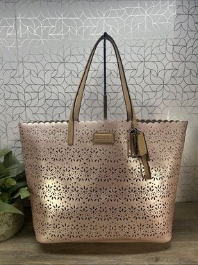 4279 Coach lazer cut pink tote bag 271164279